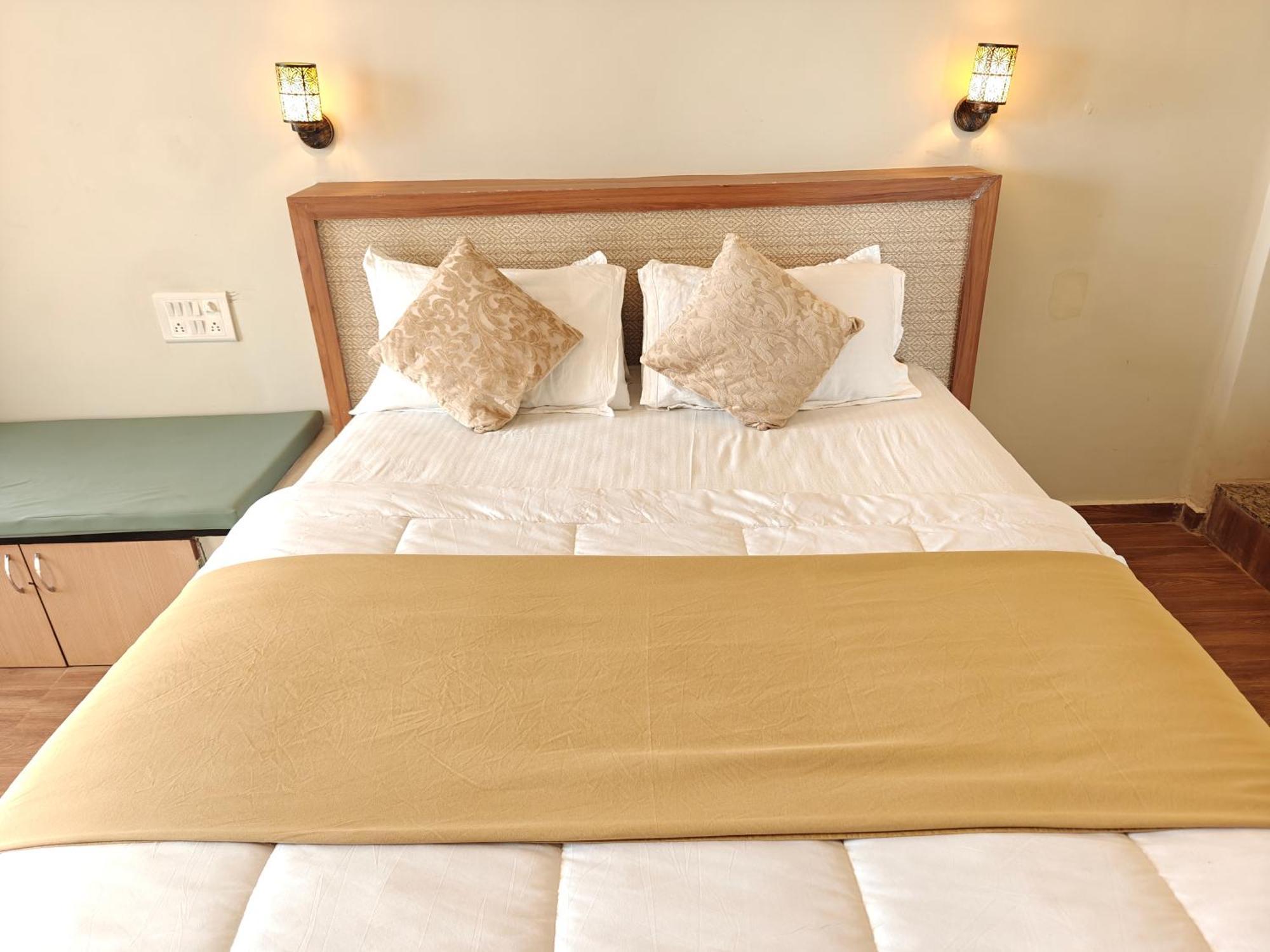 Achalaa Resort Kolhapur Bilik gambar